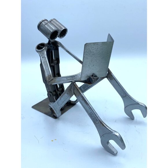 Metal Sculpture Recycled Original Scrap Tool Man Reading Hand Crafted - Picture 5 of 6